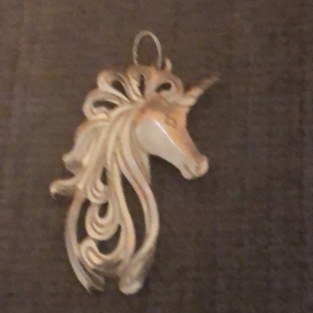 14kt Gold Unicorn Pendant- 965 $80 or $65 w/offer